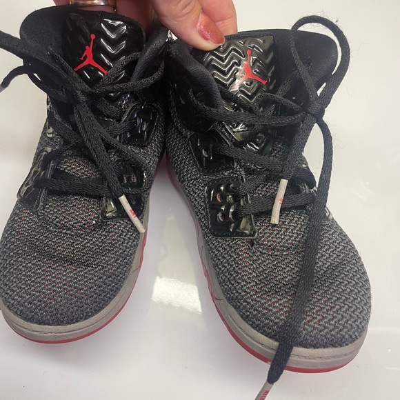 Jordan sneakers for boys size 9c - Picture 5 of 9